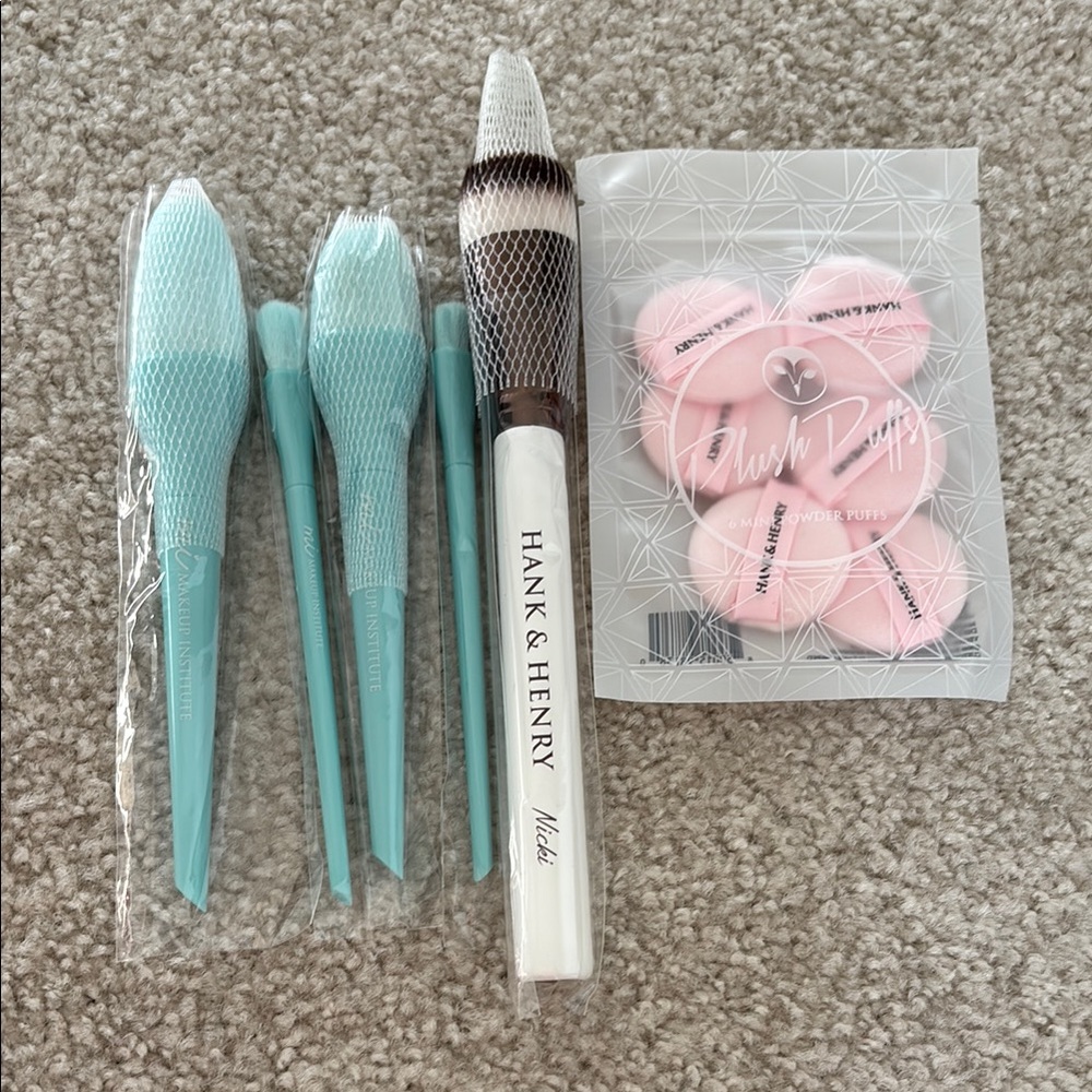 Mint Brush Set with Pink Plush Puffs